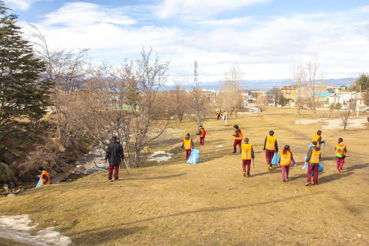 photo_4915920400957942659_y