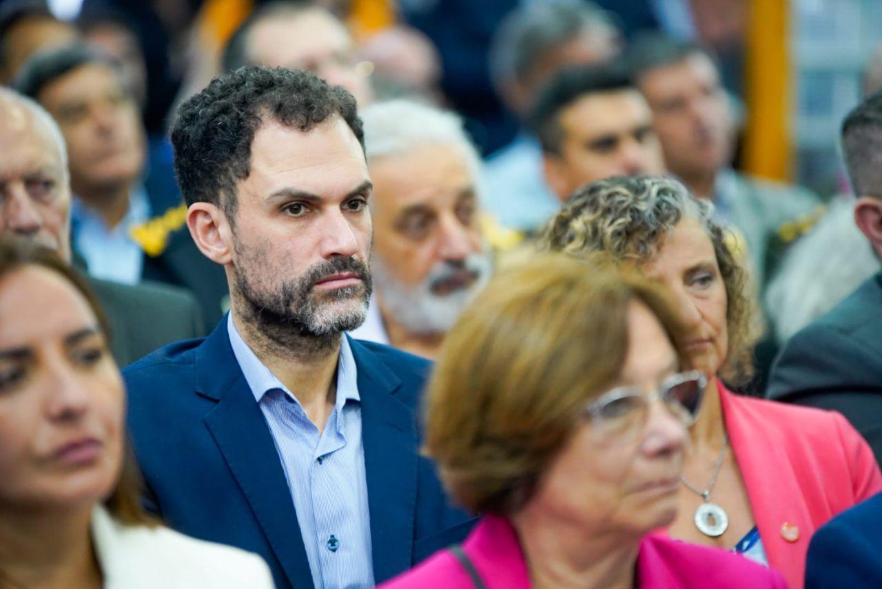 photo_5130015926433983668_y