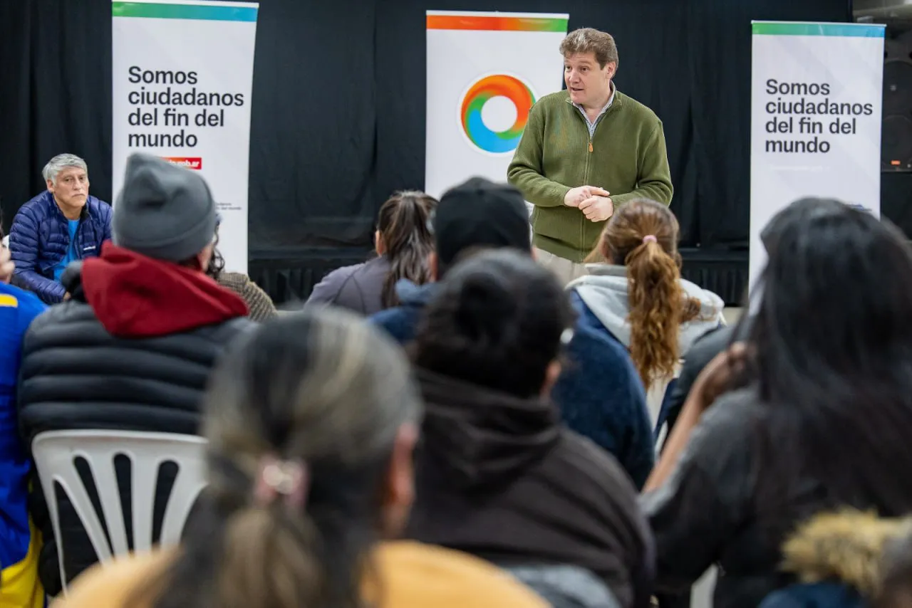 photo_4945347850422825867_y