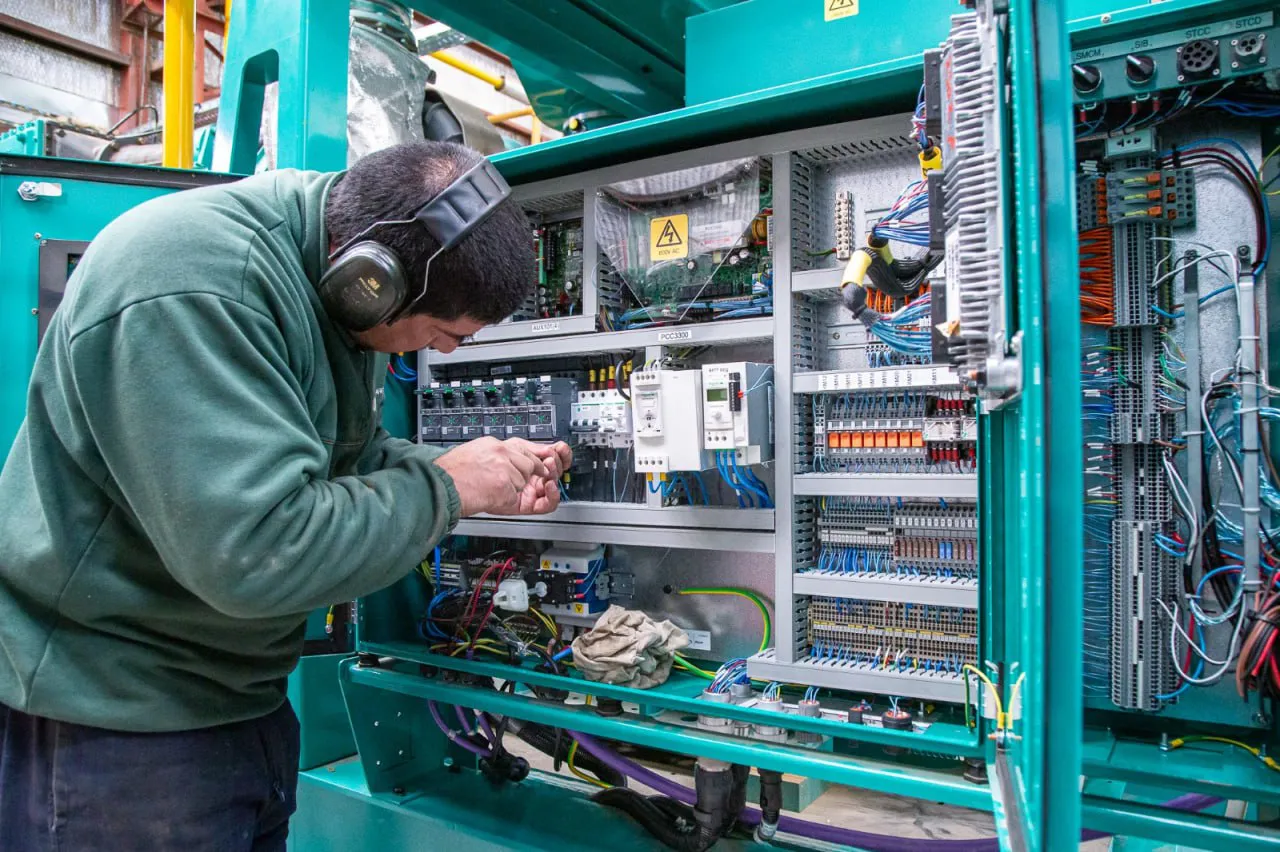 photo_4988053650844790909_y