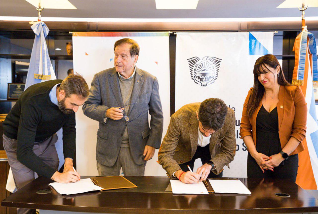 photo_5100409797739654134_y