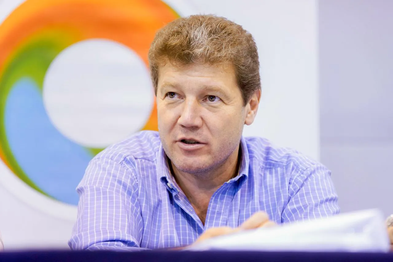 photo_5136675475093654443_y