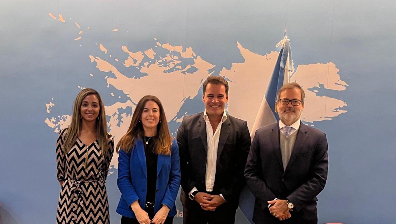 photo_5087340950992300944_y