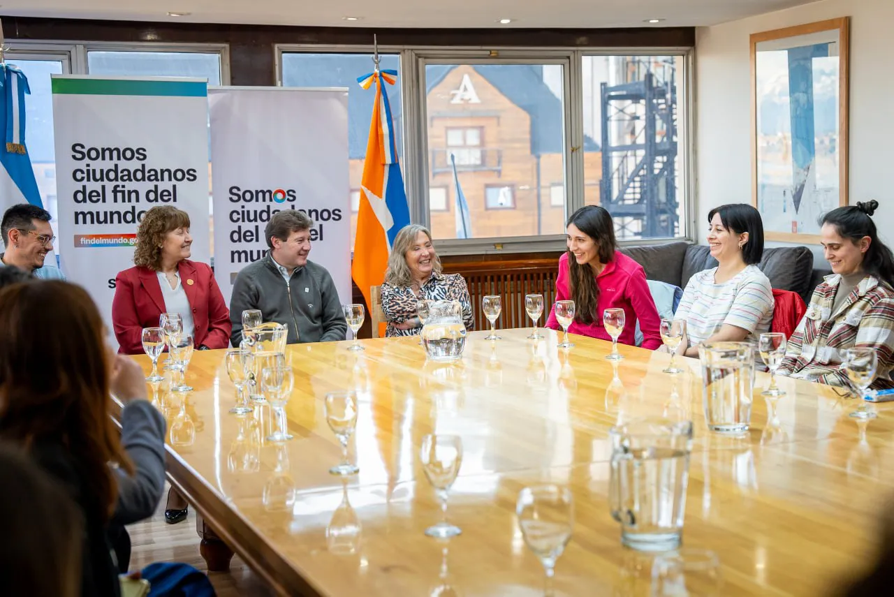 photo_5003618547900985168_y