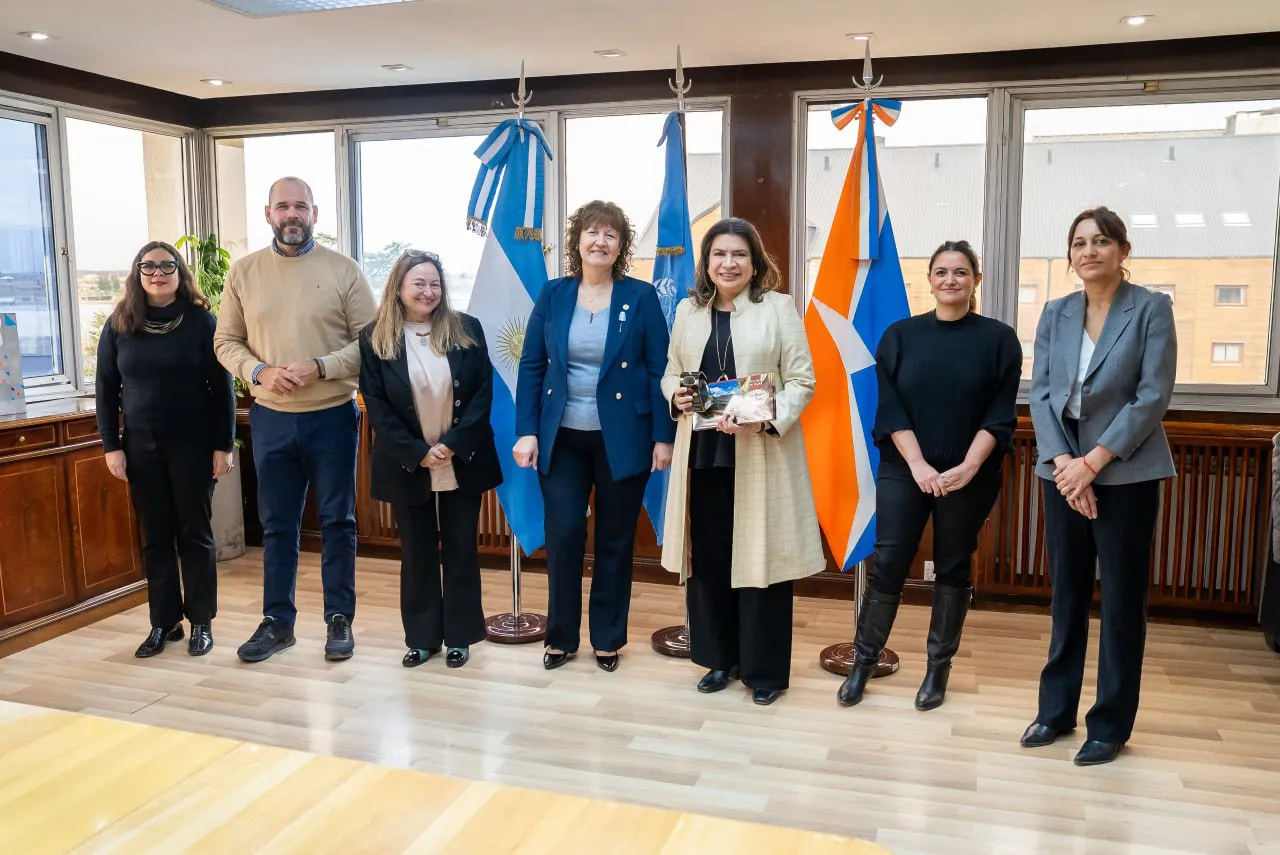 photo_5067090781487084295_y