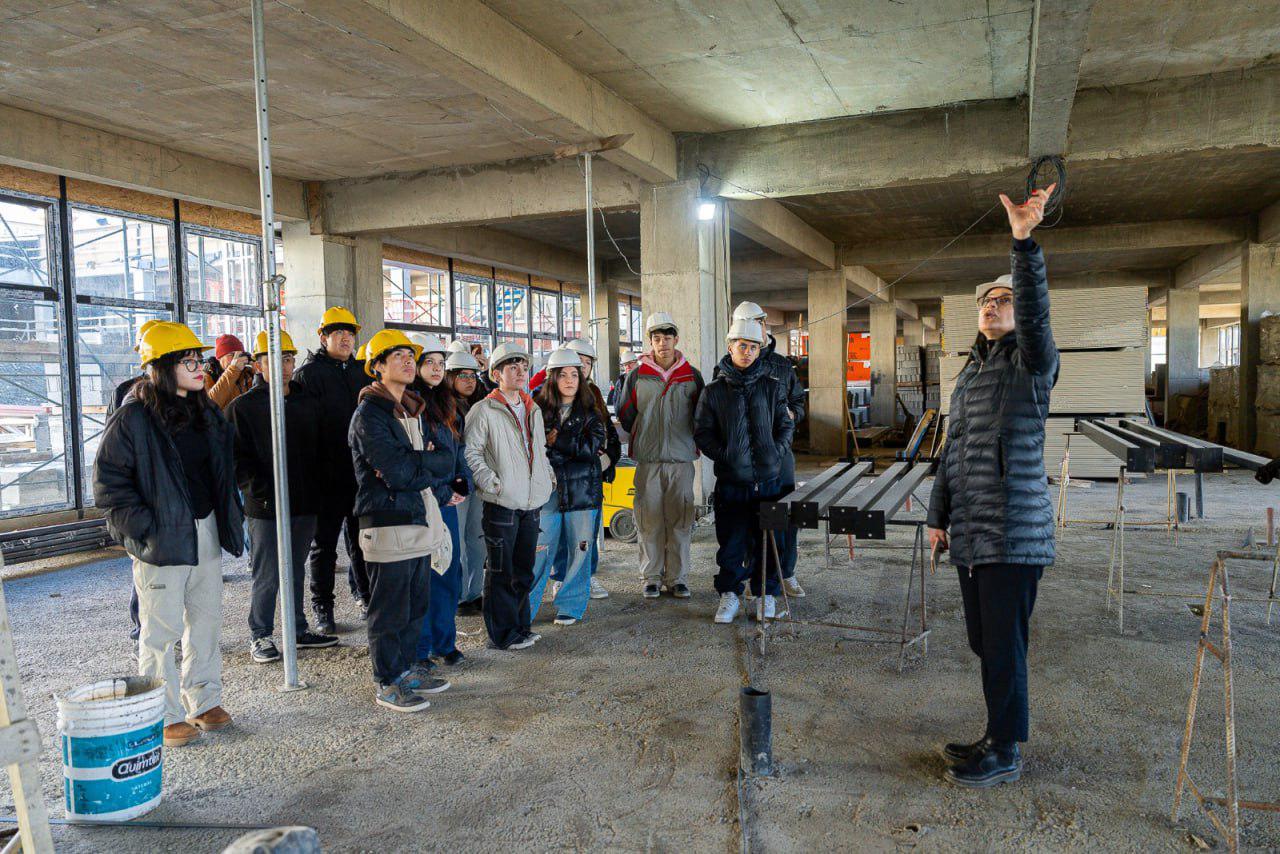 photo_5104843651393105453_y