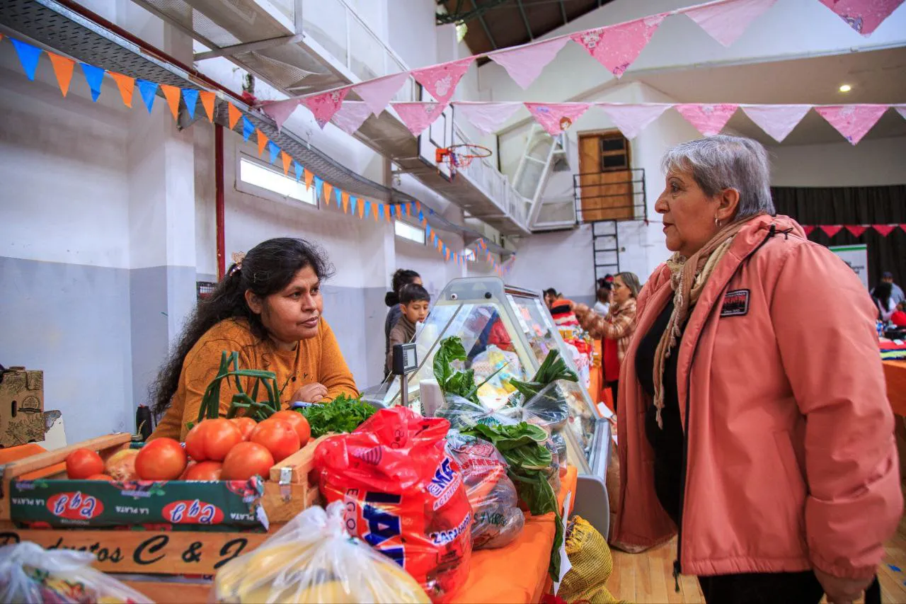 photo_5044274390497341013_y