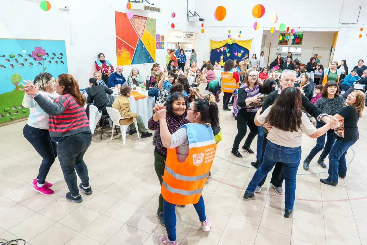 photo_4996894188188577755_y