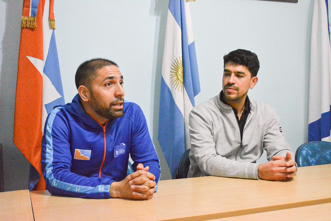 photo_5140972156077845405_y