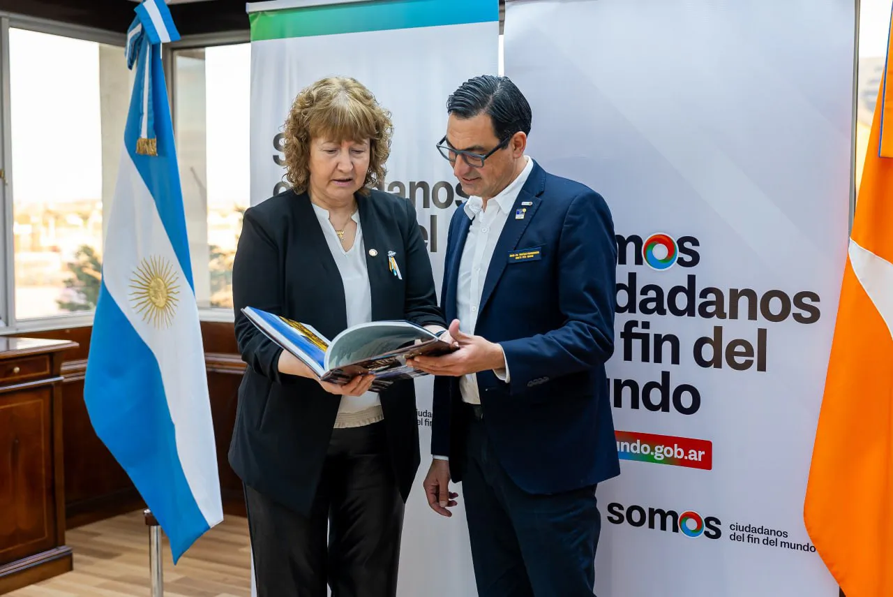 photo_5168063985147293240_y