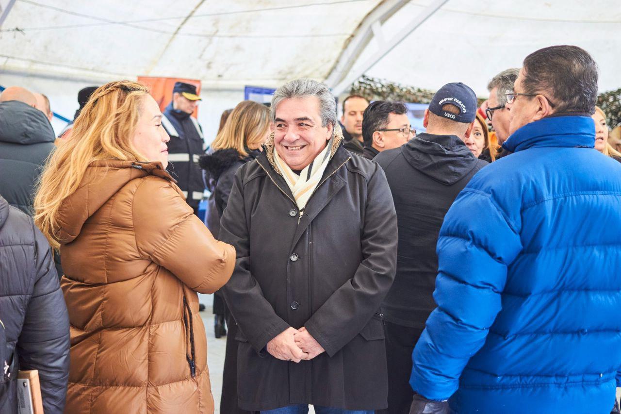 photo_4922537987783372084_y