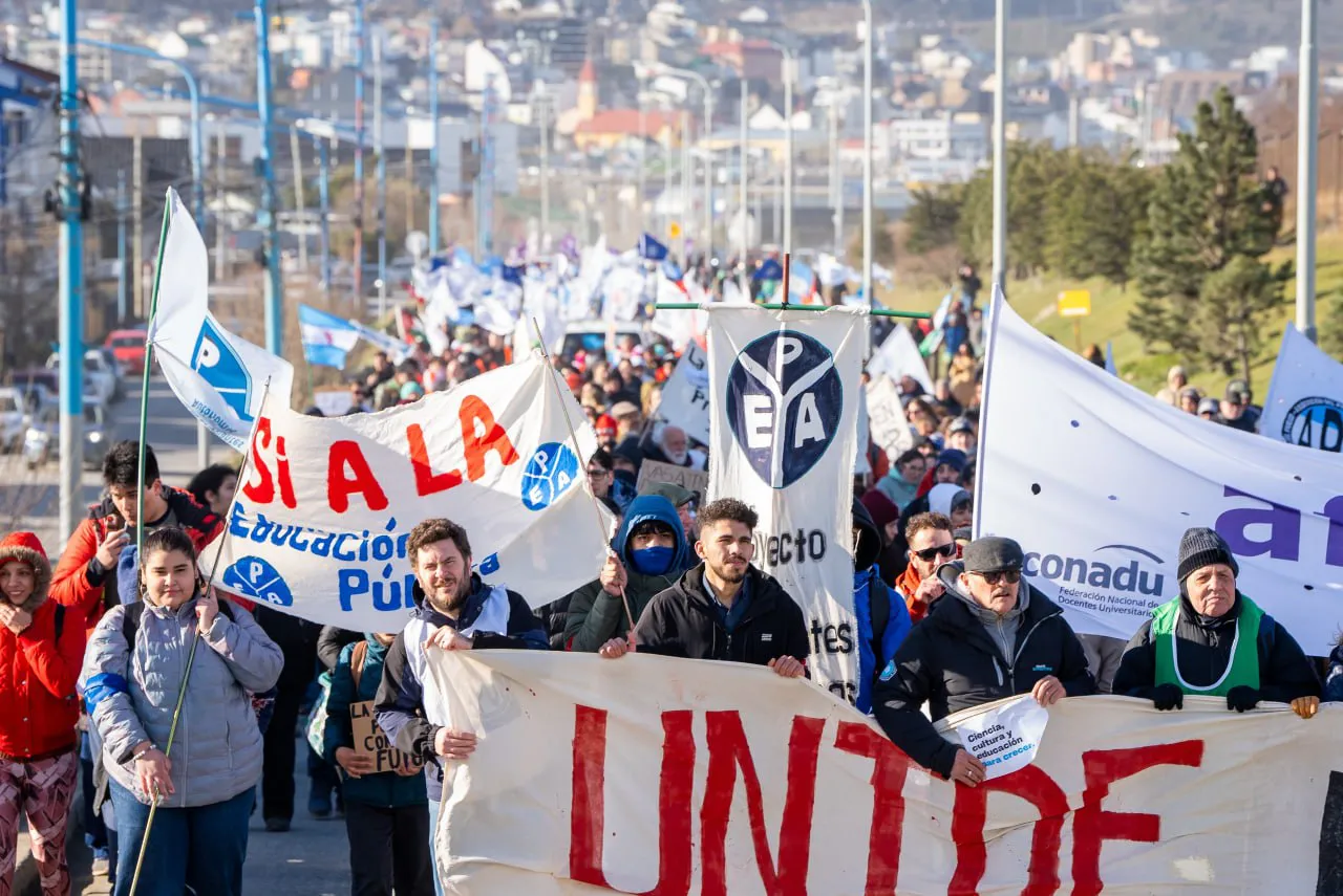 photo_5069342581300768908_y