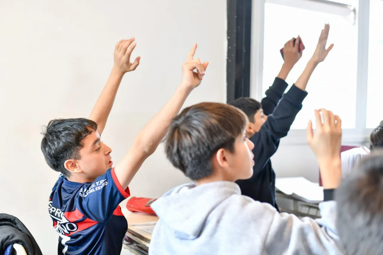 photo_5039980612907282004_y