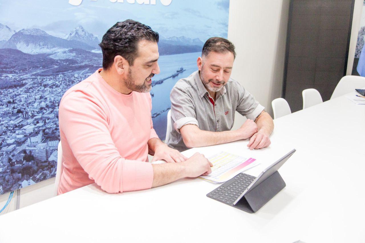 photo_5127691988349594247_y