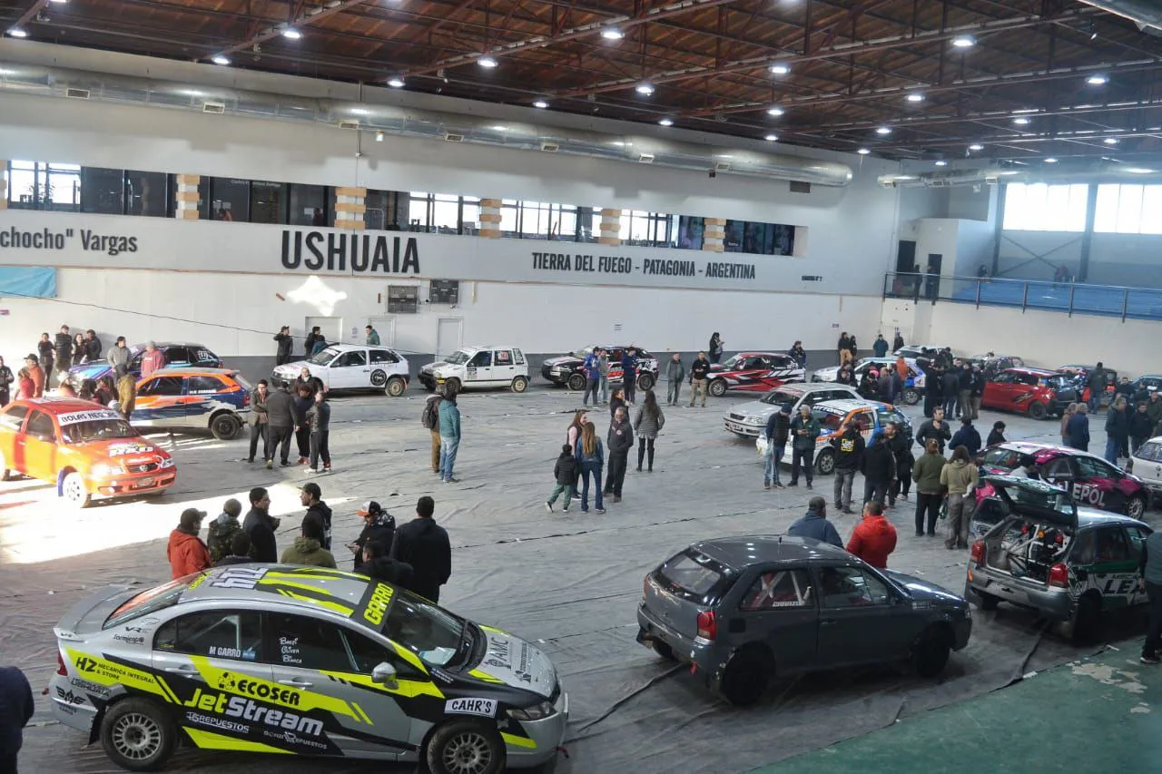 photo_4942923165290574911_y