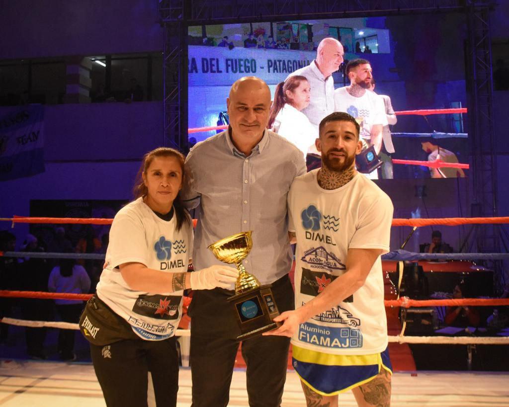 photo_5161508108411972518_y