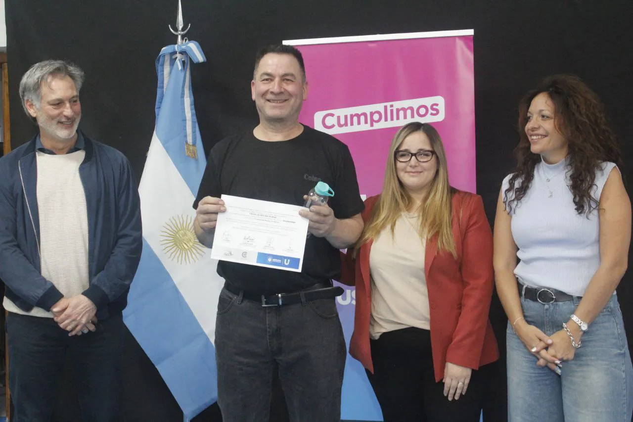 photo_4944953396331392987_y