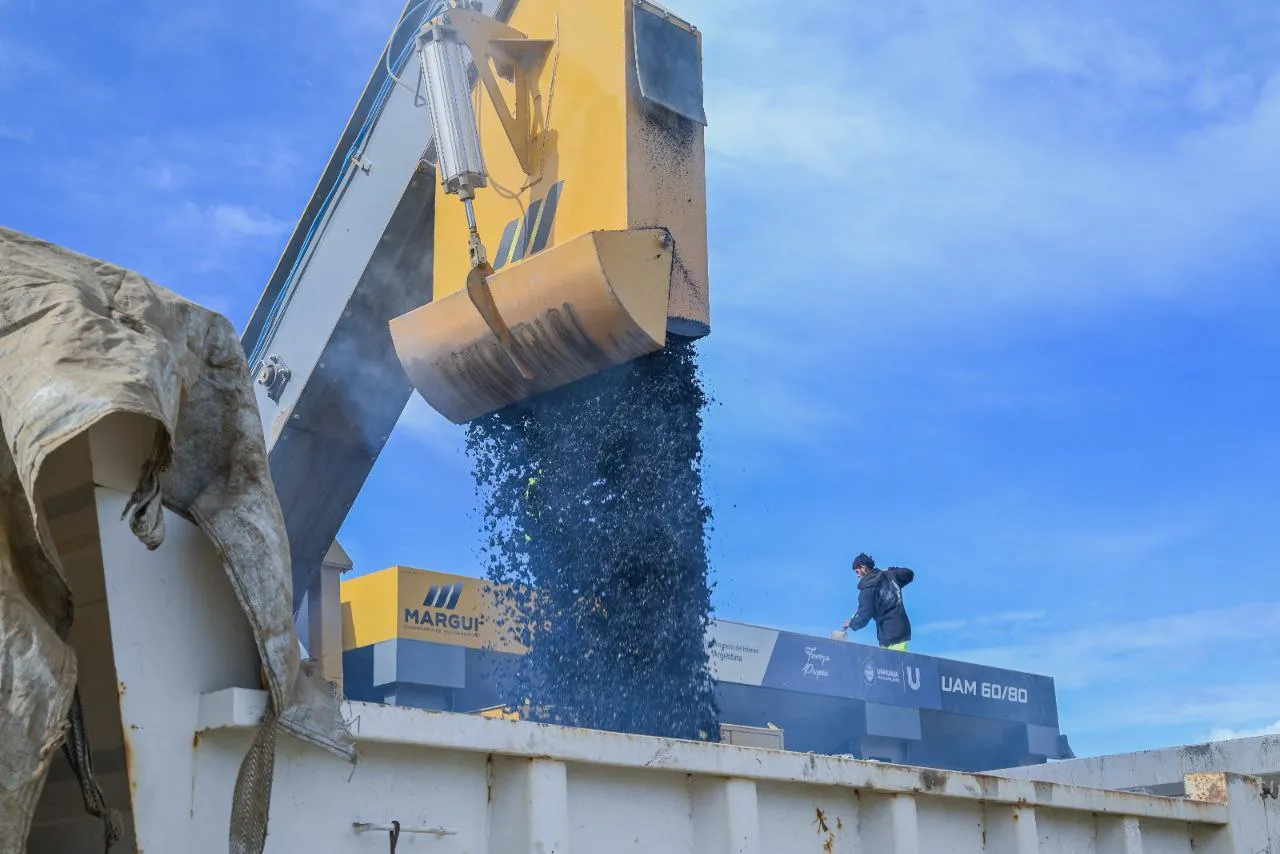 photo_5042224763384212963_y