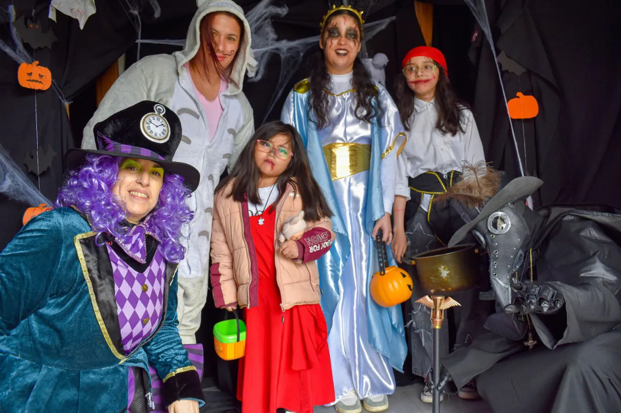 photo_4915892822976695109_y