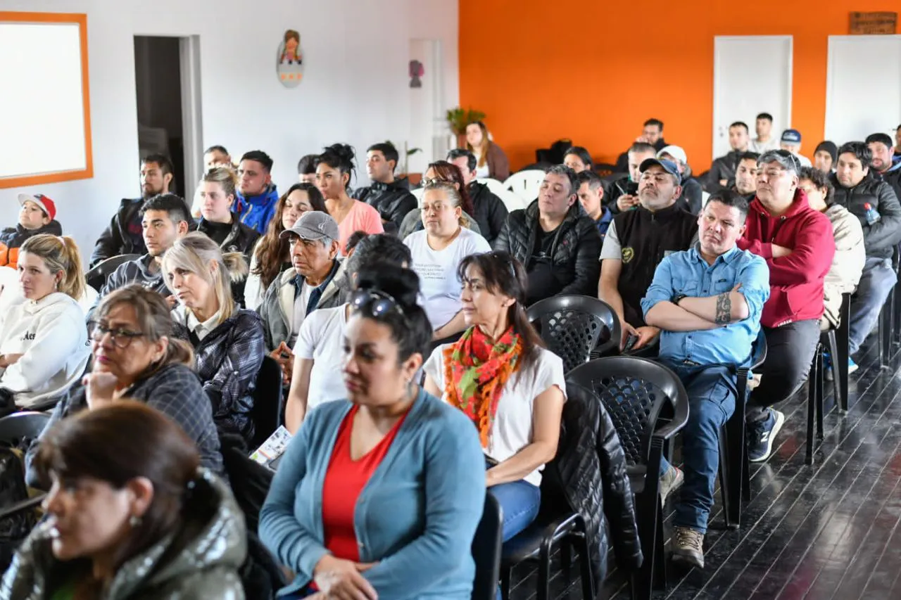 photo_4956637859155127457_y