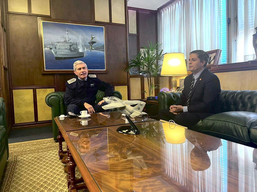 photo_5165817399423904757_y